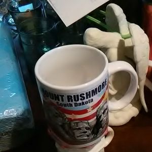 3 Mount Rushmore Mugs 6 inch tall.